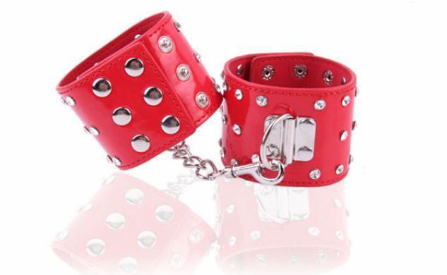 اکسسوری زنانه دستبند فانتزی