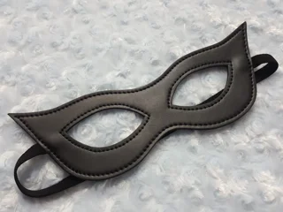 نقاب چرمی